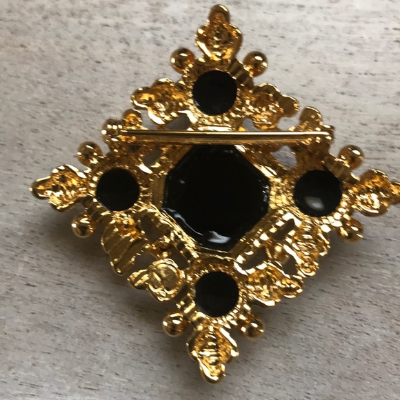 St John Brooch - Picture 3 of 8